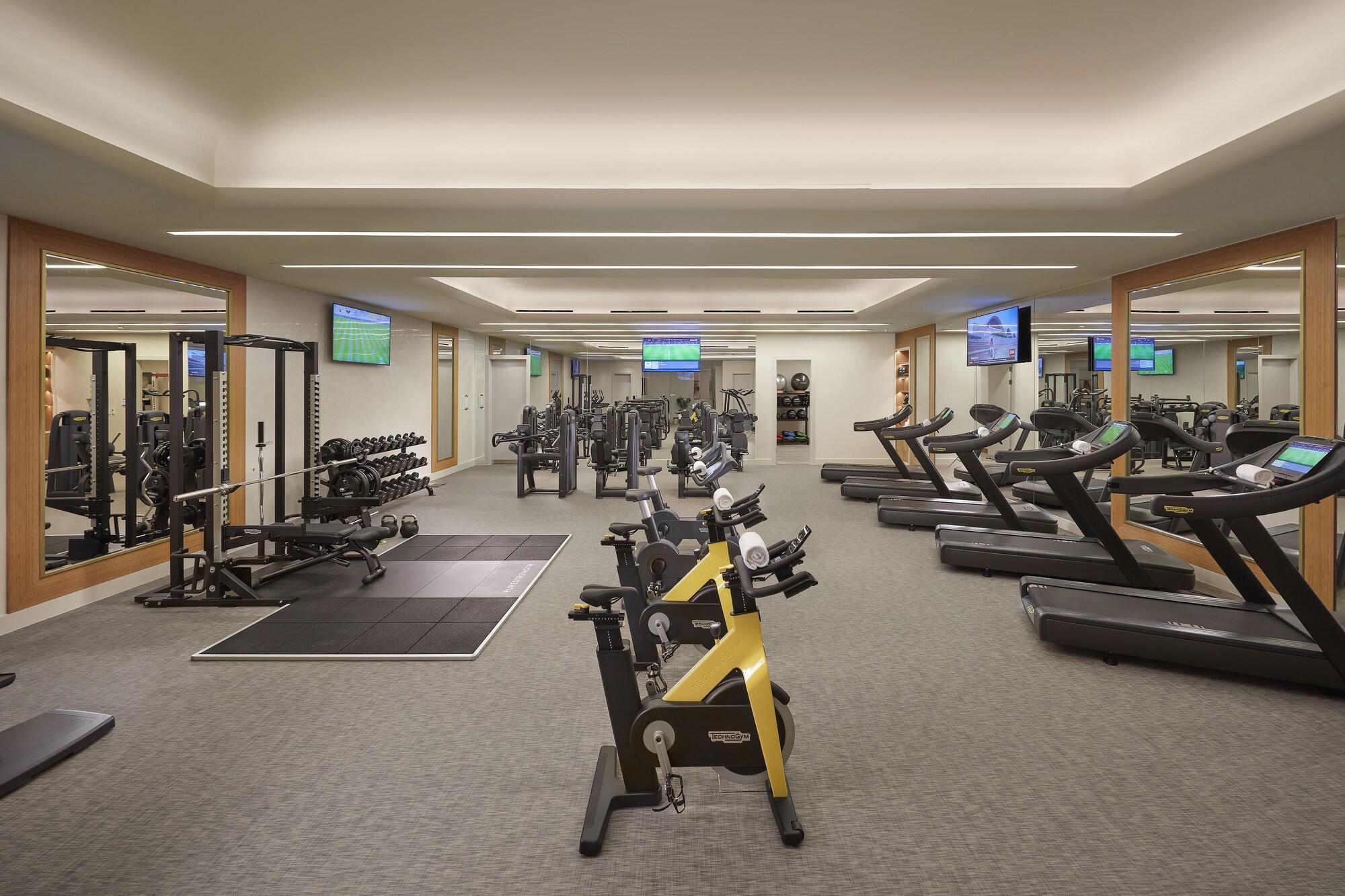 Hotel Mandarin Oriental, Ad Dawhah Esterno foto The gym at The Standard East Village