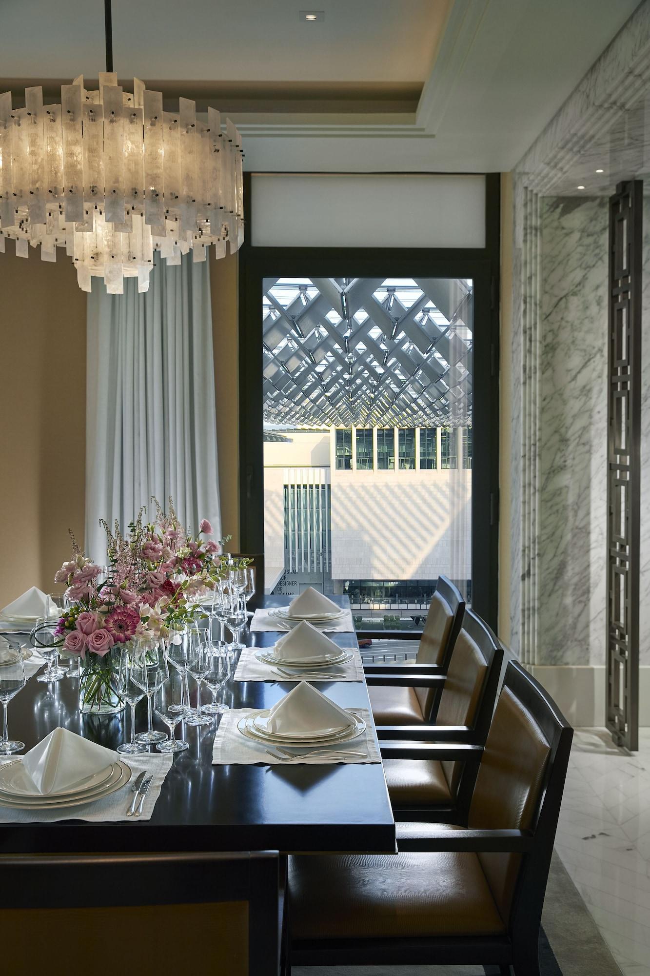 Hotel Mandarin Oriental, Ad Dawhah Esterno foto The interior of the restaurant