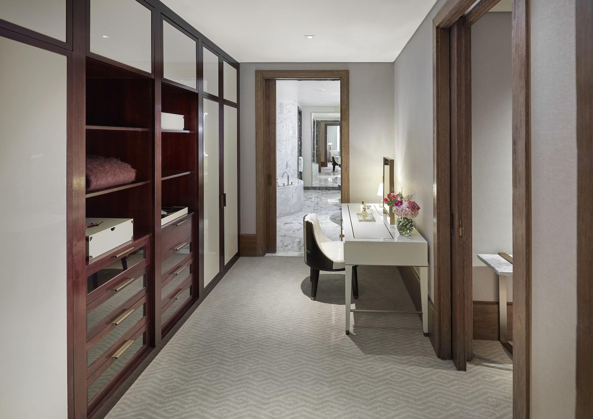 Hotel Mandarin Oriental, Ad Dawhah Esterno foto A walk-in closet
