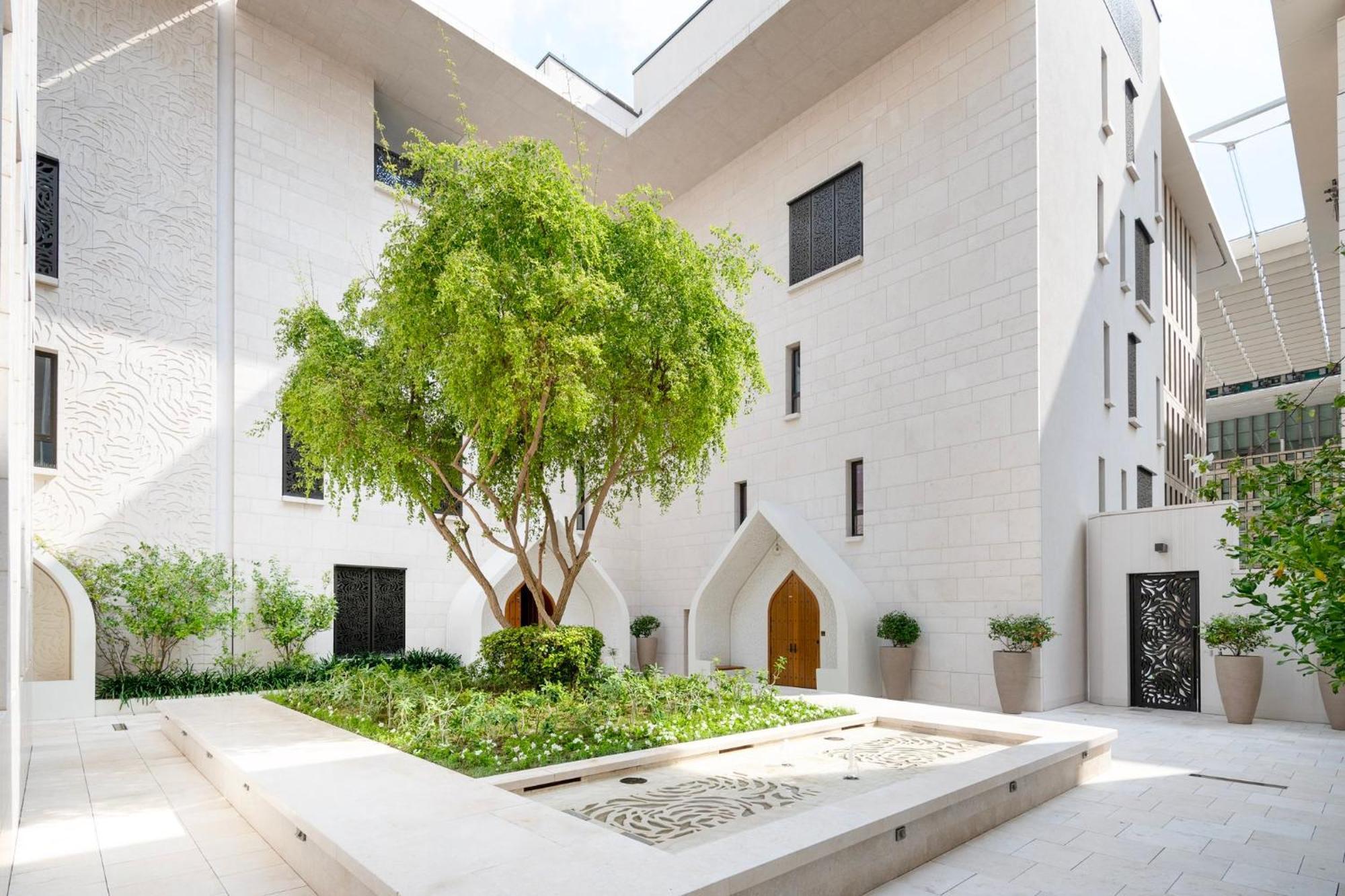 Hotel Mandarin Oriental, Ad Dawhah Esterno foto The courtyard of the new building