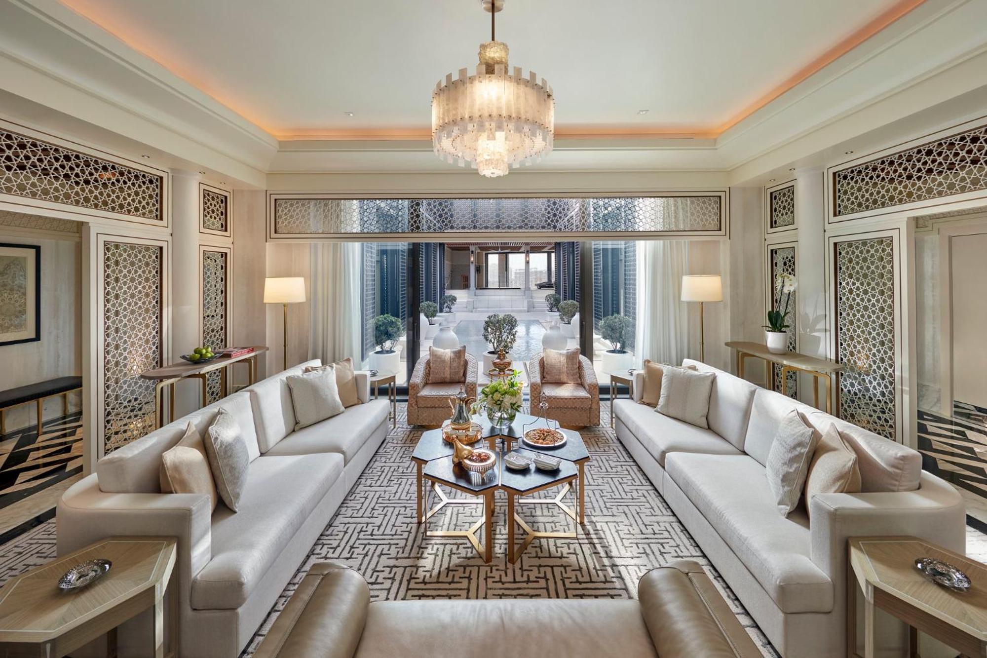 Hotel Mandarin Oriental, Ad Dawhah Esterno foto The living room of a suite at the Ritz-Carlton, DIFC