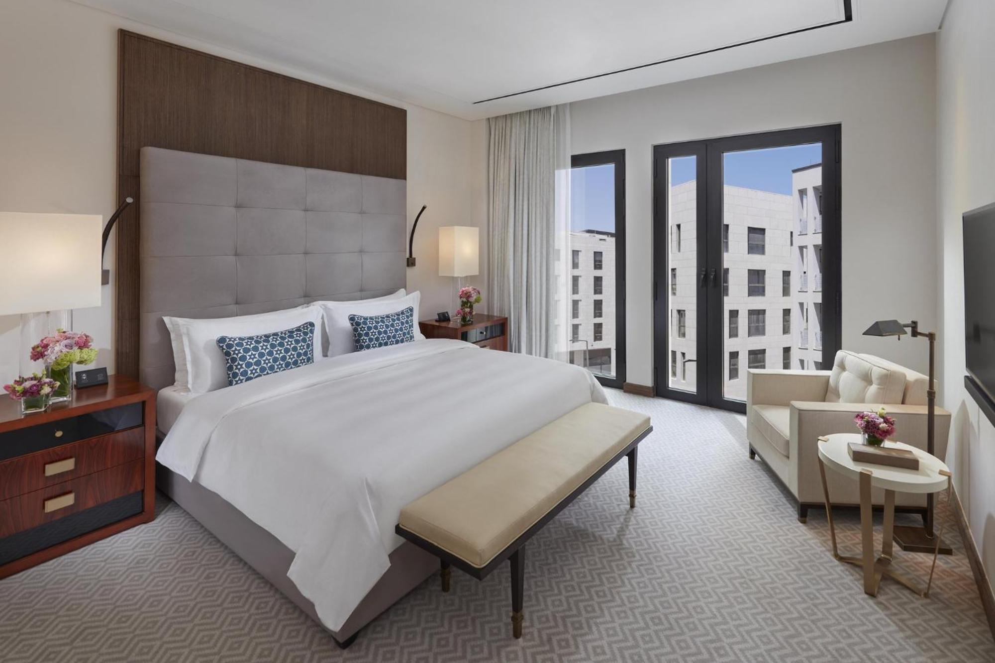Hotel Mandarin Oriental, Ad Dawhah Esterno foto A guest room at the Four Seasons Hotel