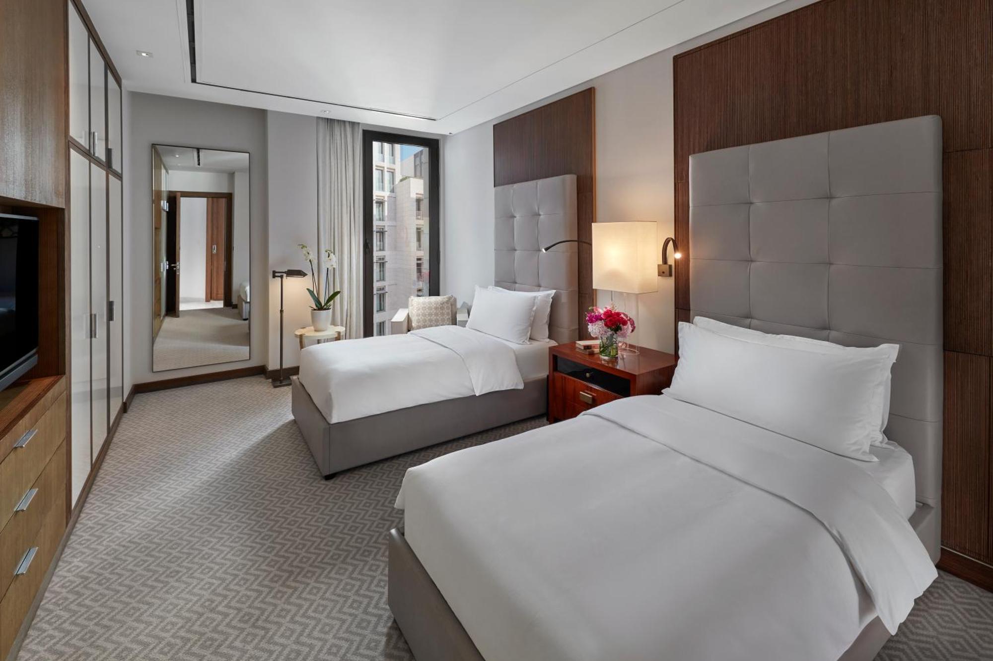 Hotel Mandarin Oriental, Ad Dawhah Esterno foto A guest room at the hotel