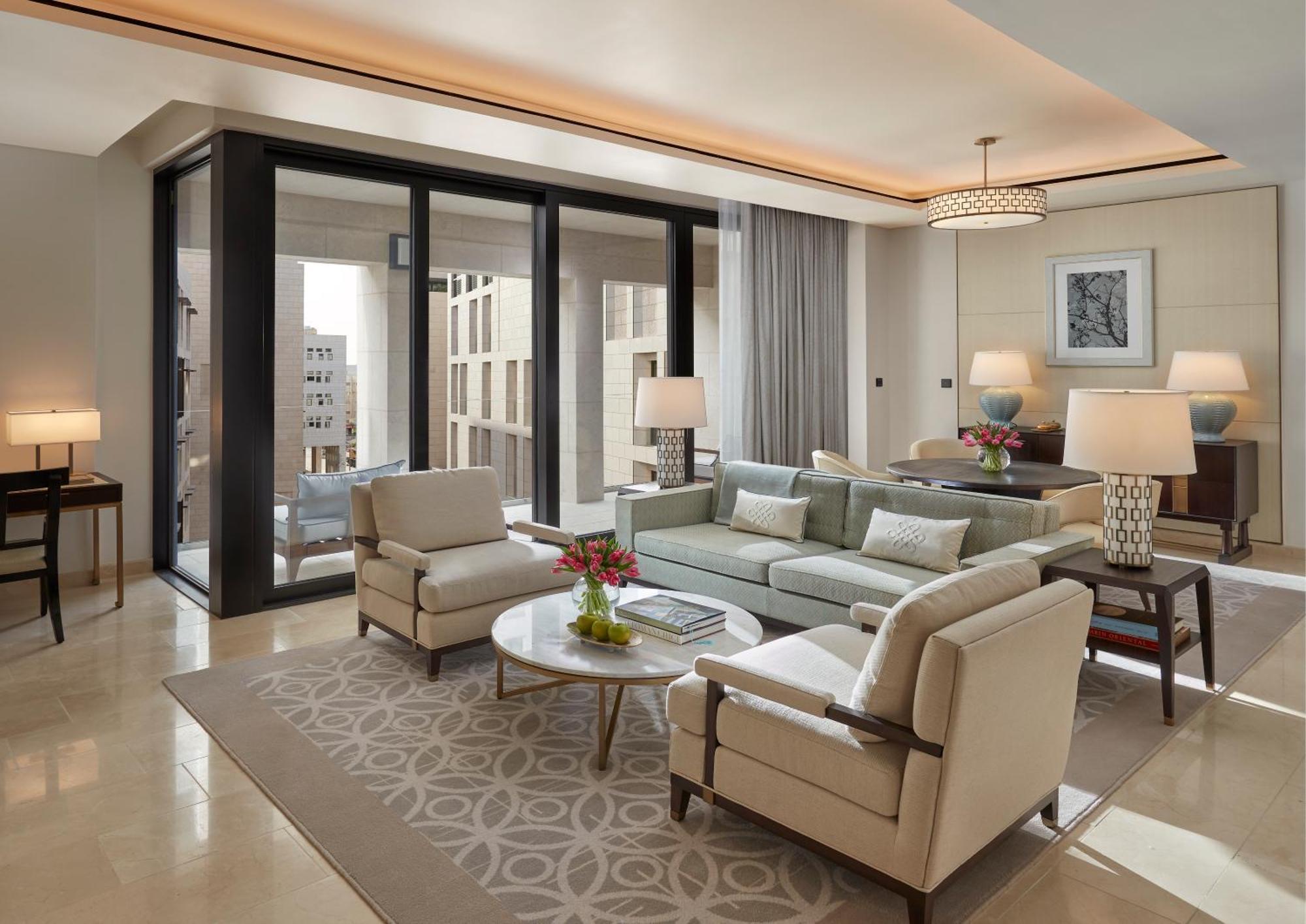 Hotel Mandarin Oriental, Ad Dawhah Esterno foto A living room at the Ritz-Carlton, DIFC